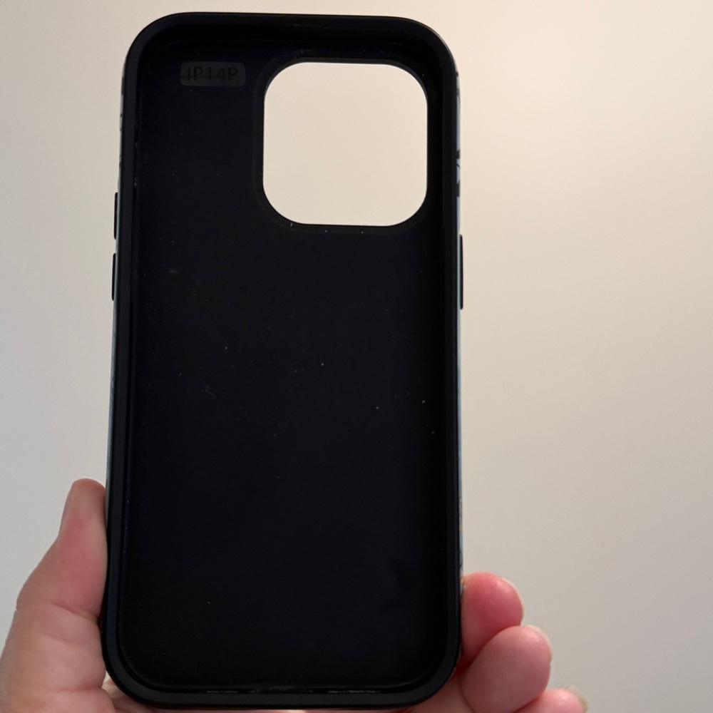 Stringberry iPhone 14Pro case - Picture 4 of 5